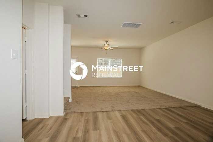 26805 Steinbeck Dr - Photo 4 of 18