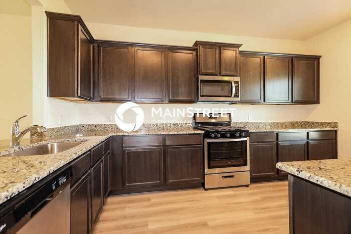 26805 Steinbeck Dr - Photo 5 of 18