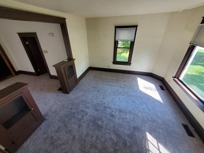 1722 University Ave - Photo 4 of 17