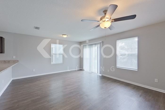 1307 Mull St - Photo 4 of 21