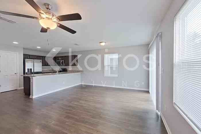 1307 Mull St - Photo 5 of 21