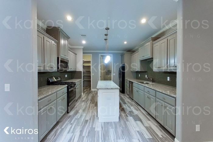 7214 Mosley St - Photo 5 of 20