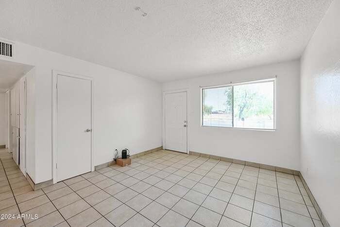6938 W Campbell Ave - Photo 4 of 35