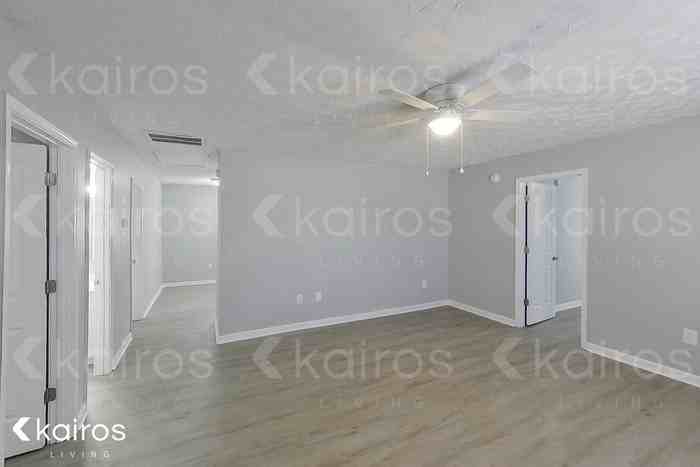 198 Deer Pkwy - Photo 4 of 18