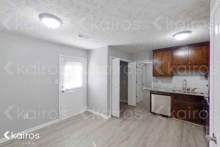 198 Deer Pkwy - Photo 5 of 18