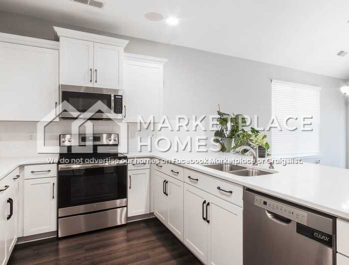 1425 Ardennes Dr - Photo 7 of 32