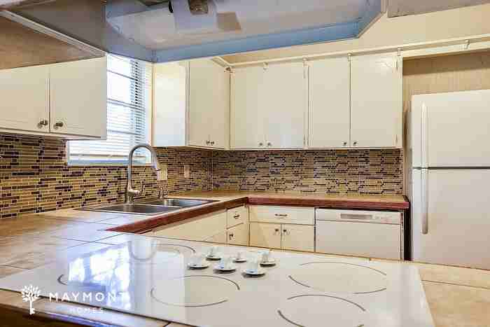1608 Johnson St - Photo 5 of 12
