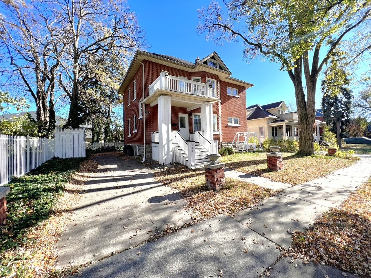 120 Mcewan Ave - Photo 2 of 9