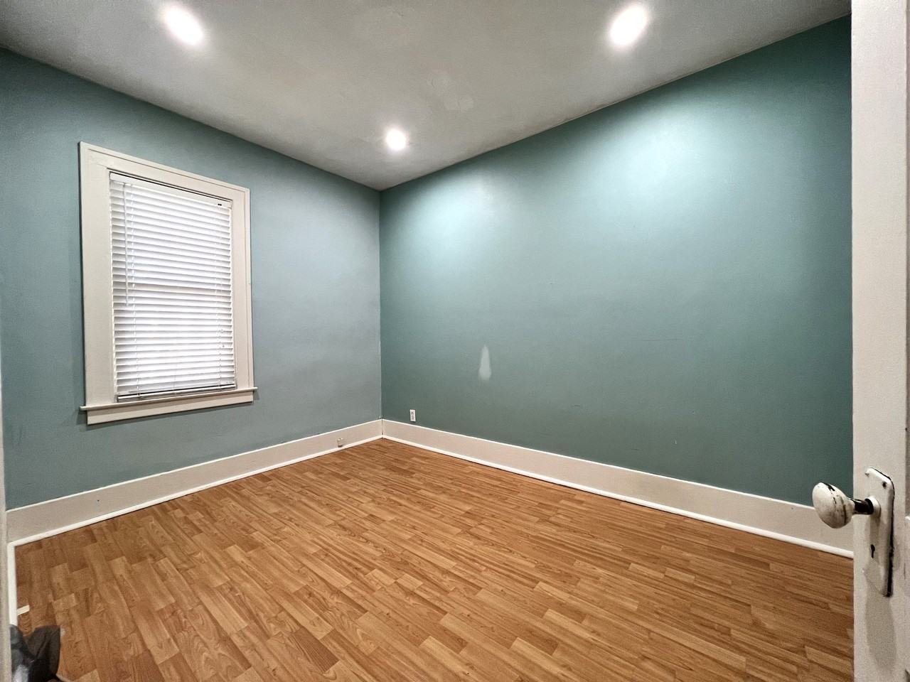 120 Mcewan Ave - Photo 6 of 9
