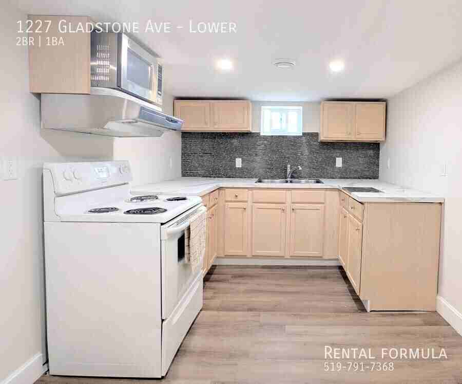 1227 Gladstone Ave - Photo 3 of 18