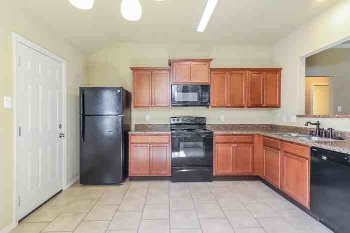 14611 Parkway Meadows Dr - Photo 7 of 11