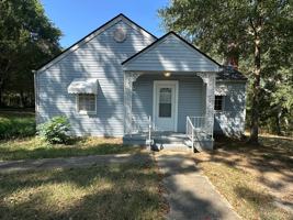 featured image of 3212 Oakland Ave