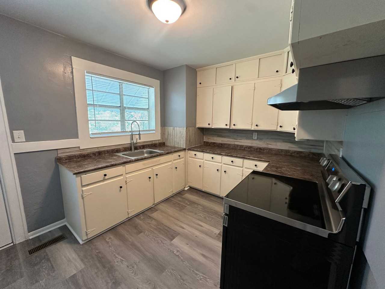 3212 Oakland Ave - Photo 6 of 12