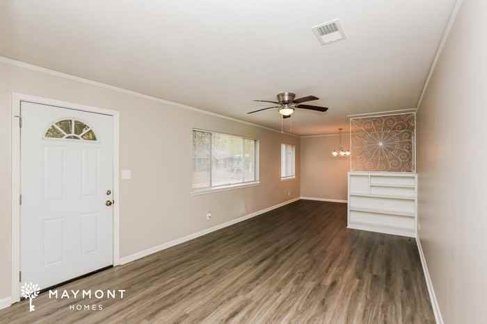 303 Barbara St - Photo 4 of 12