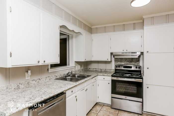 303 Barbara St - Photo 5 of 12