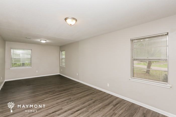 303 Barbara St - Photo 7 of 12