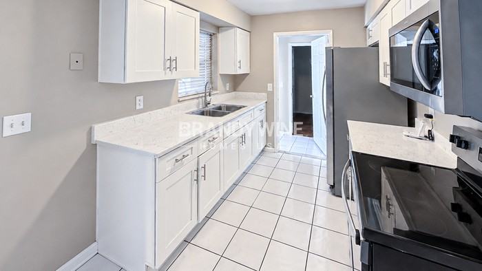 6311 Fortune Ln - Photo 6 of 21