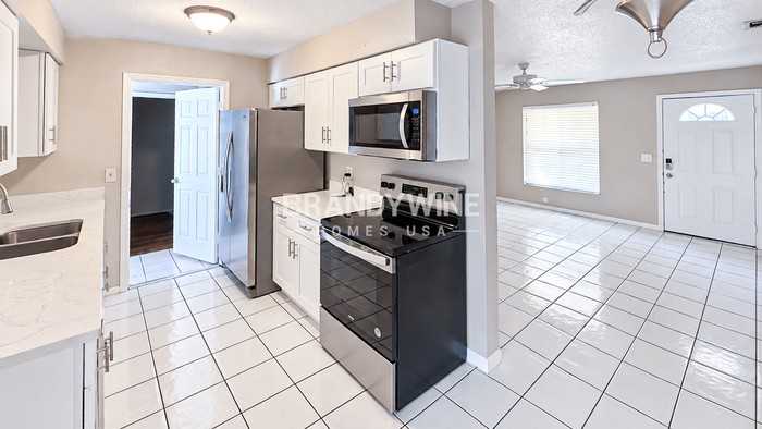 6311 Fortune Ln - Photo 7 of 21