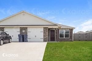 featured image of 3894 E Thomas St #B