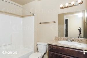 3894 E Thomas St #B - Photo 6 of 11