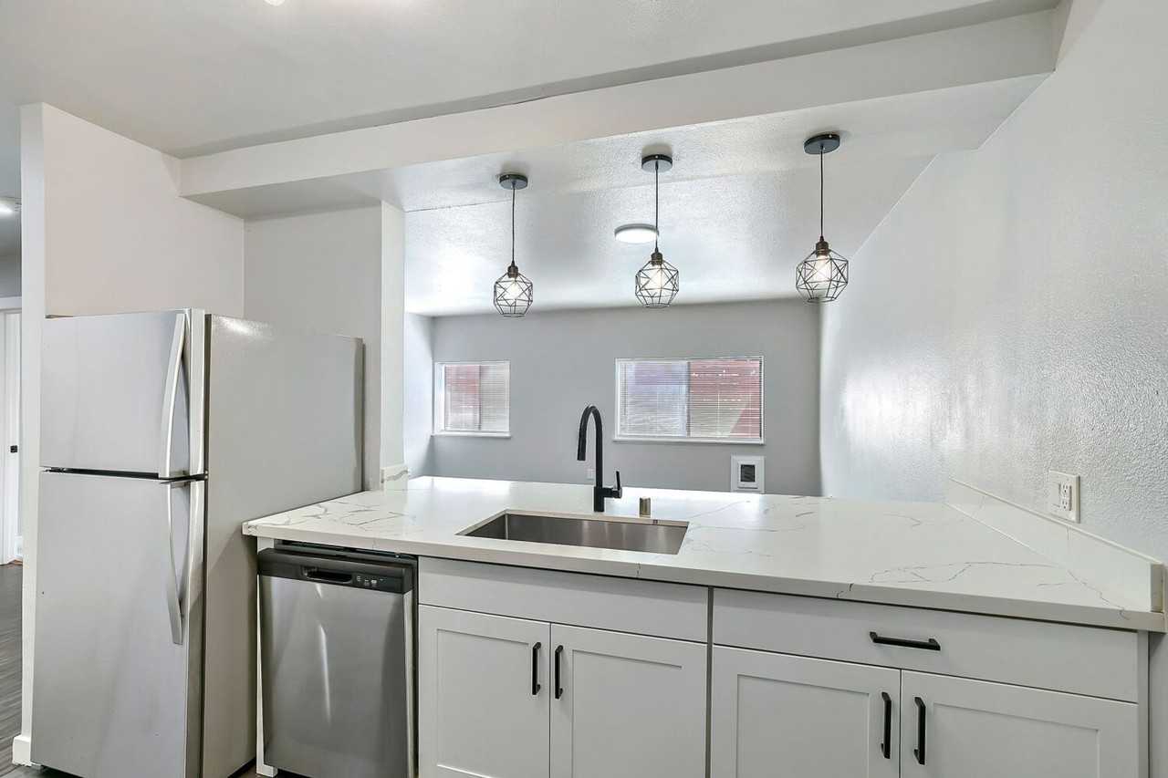 Dynasty Manor - Photo 4 of 22