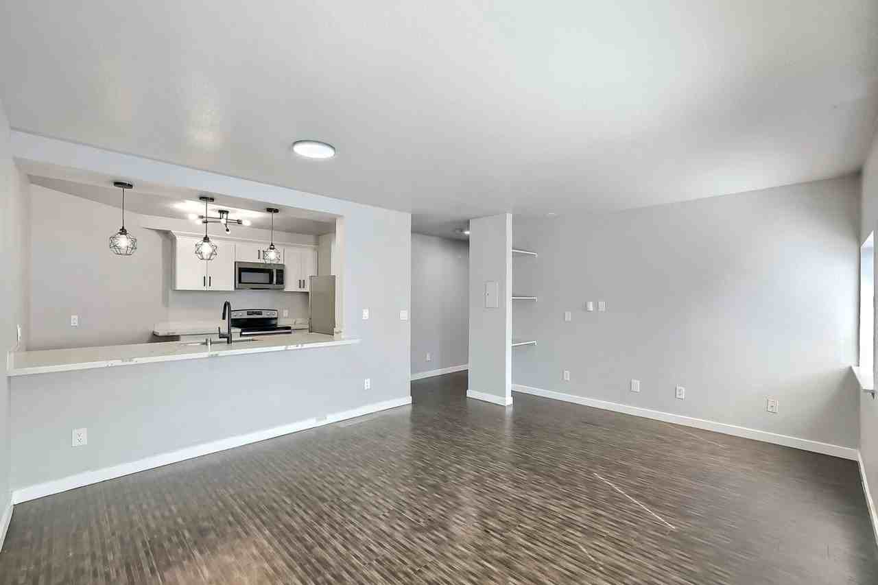 Dynasty Manor - Photo 5 of 22