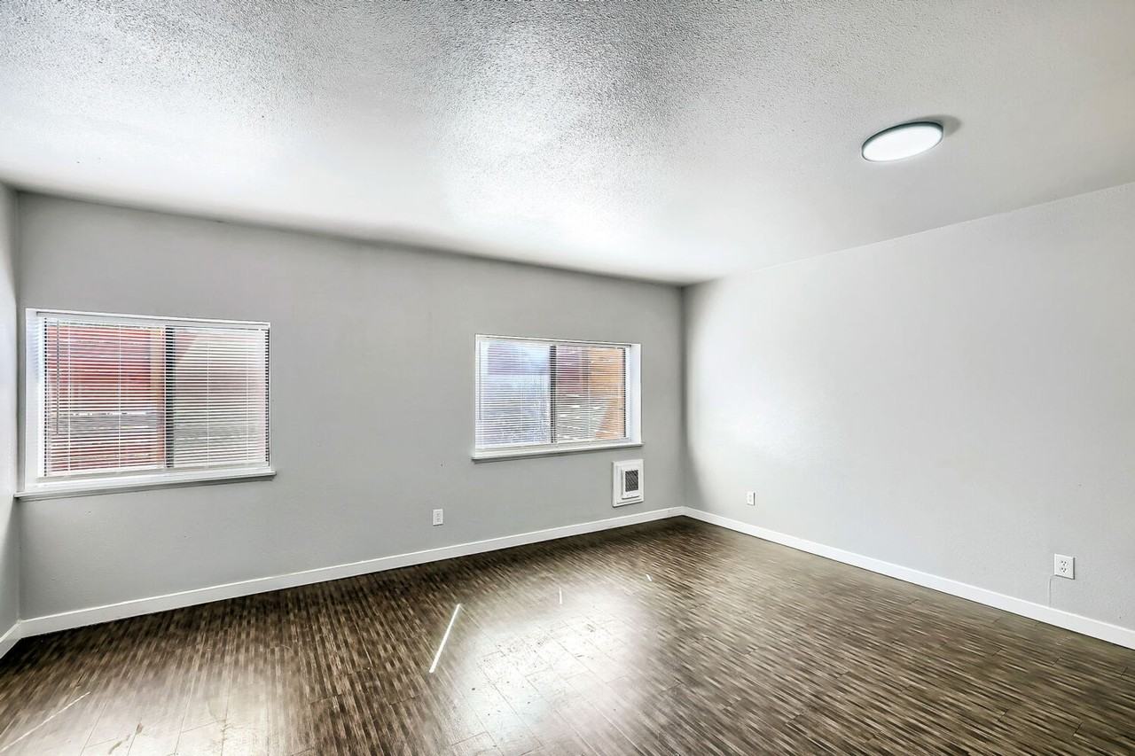 Dynasty Manor - Photo 6 of 22