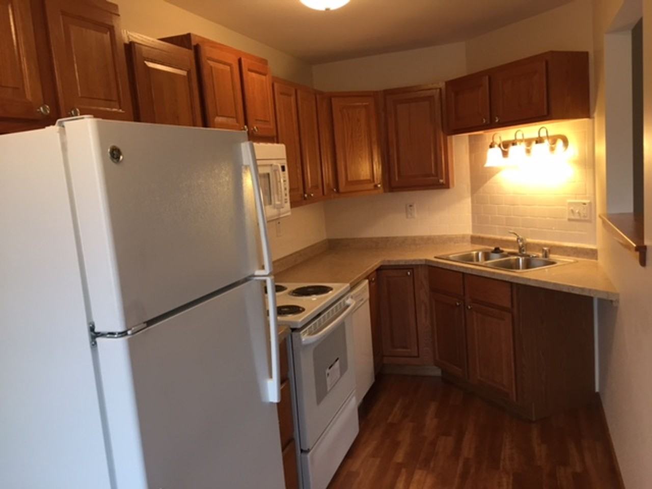 Edgewater Apartments - Photo 4 of 45