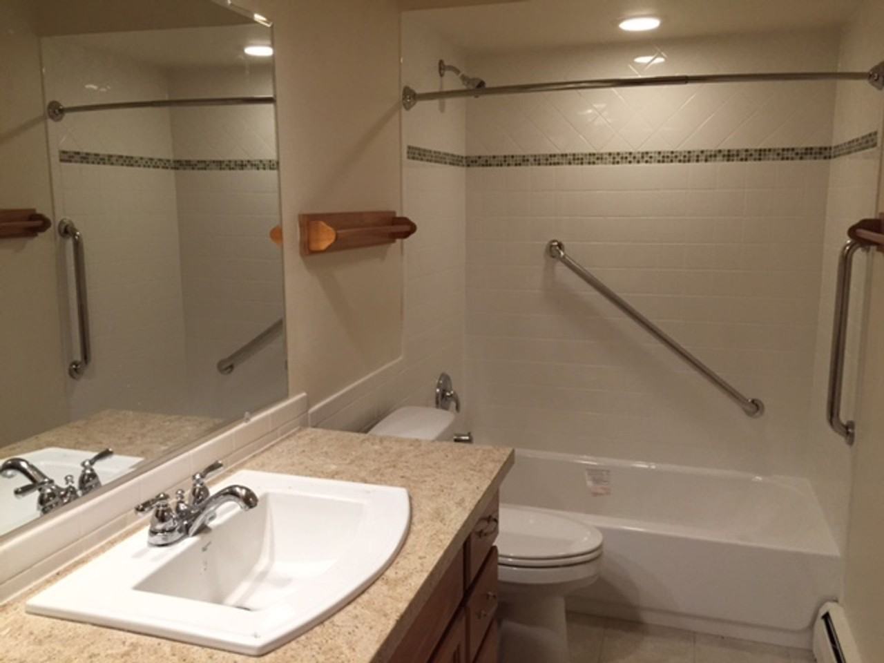 Edgewater Apartments - Photo 5 of 45