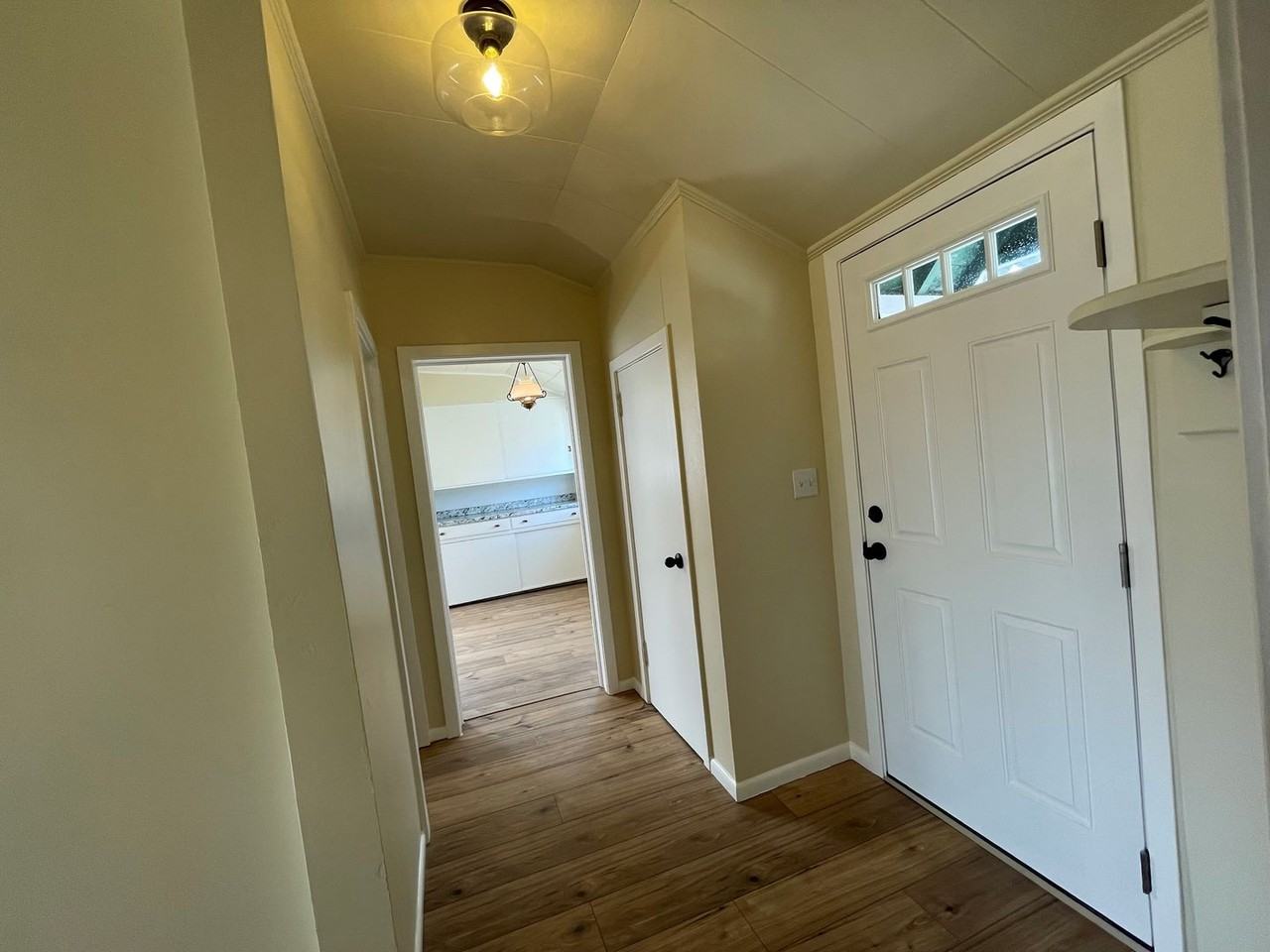 1524 Sheridan Ave - Photo 7 of 41