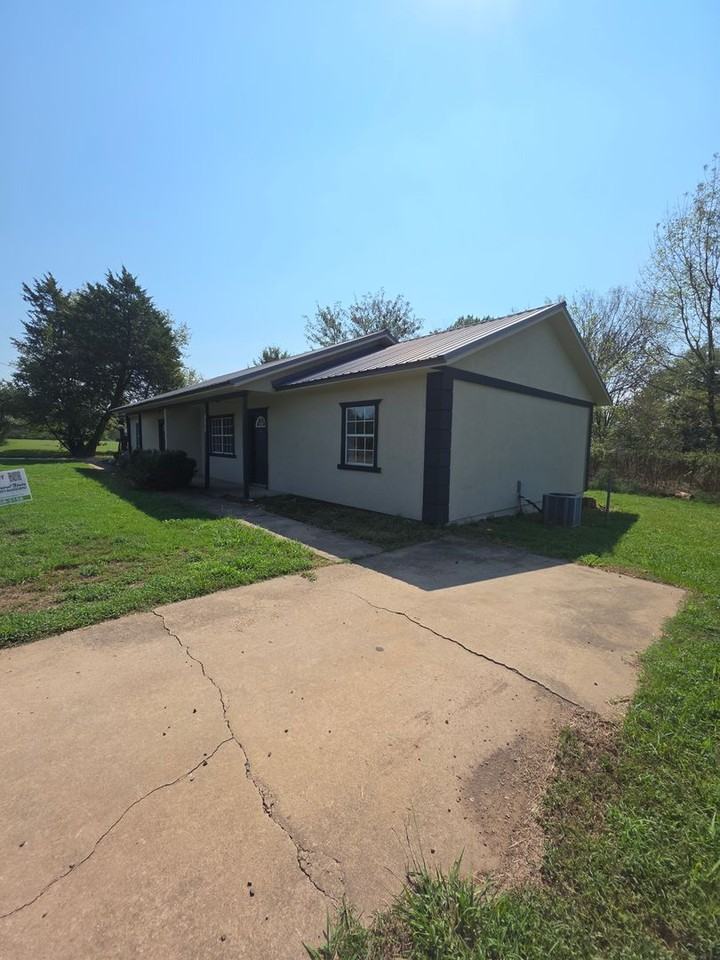 10101 Fawn Ln - Photo 2 of 16