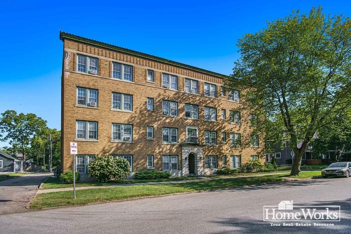 601 W Lasalle Ave - Photo 2 of 9