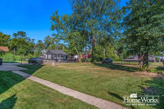 601 W Lasalle Ave - Photo 4 of 9