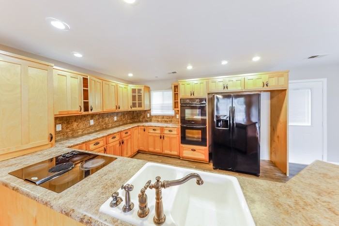 6655 Goodwin Rd - Photo 5 of 13