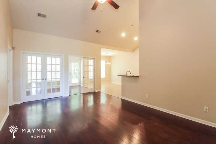 5025 Cobblers Ct - Photo 6 of 13