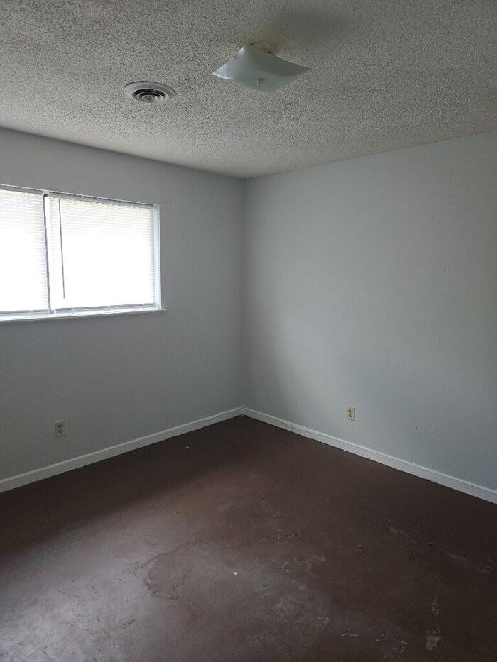 1122 E Blackstock Rd - Photo 2 of 6