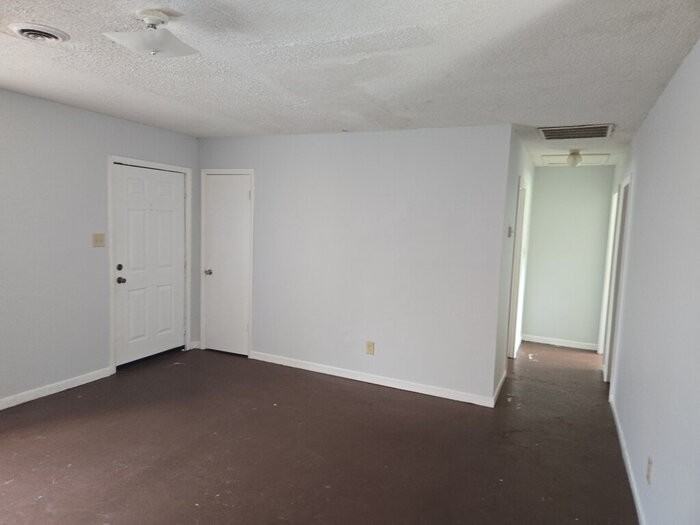 1122 E Blackstock Rd - Photo 5 of 6
