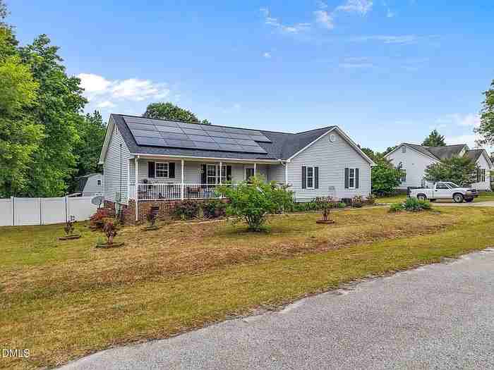 64 Marie Ct - Photo 3 of 39