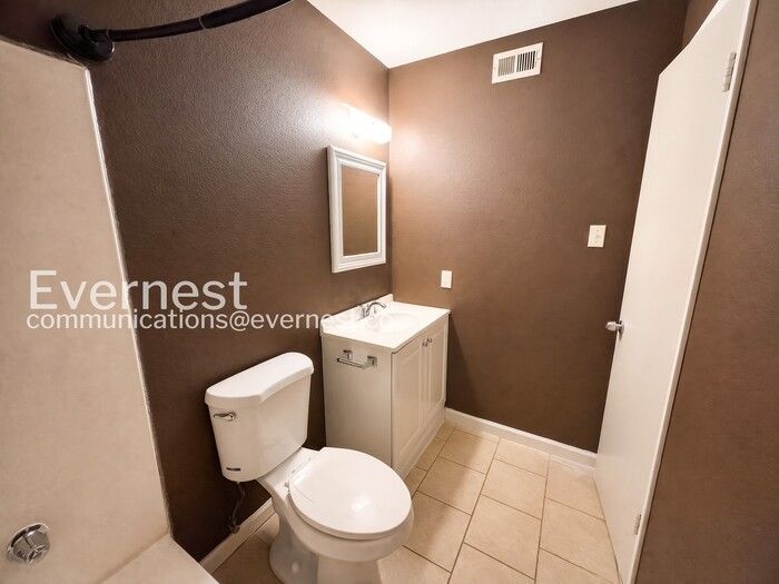 710 E Dean Keeton St #104 - Photo 5 of 14