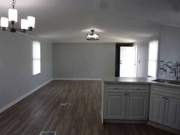 314 Clayton Ave - Photo 6 of 13