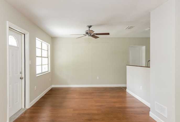 3135 Olympic St - Photo 6 of 15