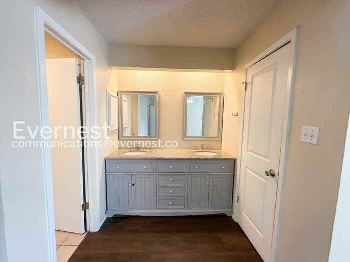 1901 Ridgetop Dr - Photo 7 of 17
