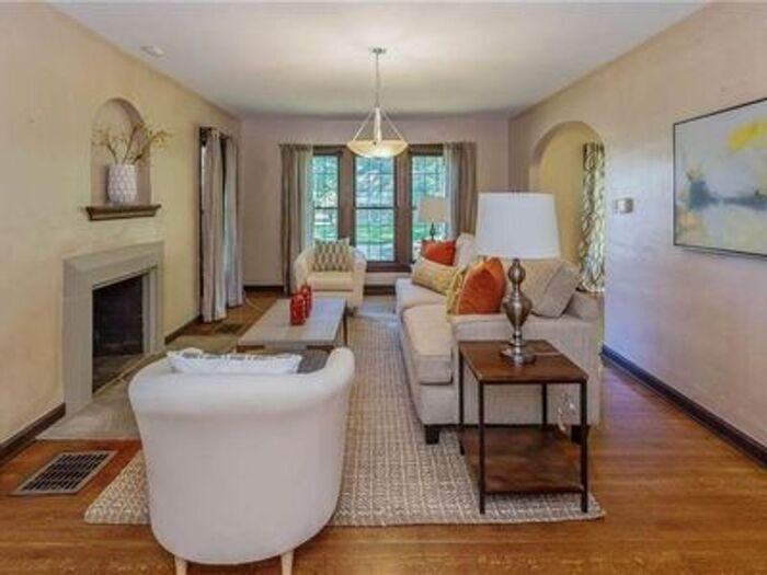 5695 N College Ave - Photo 3 of 20