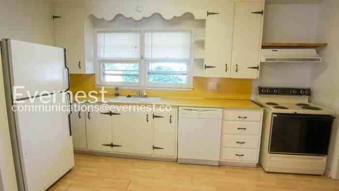 819 Stover St - Photo 5 of 14