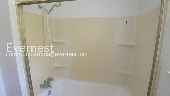 819 Stover St - Photo 7 of 14