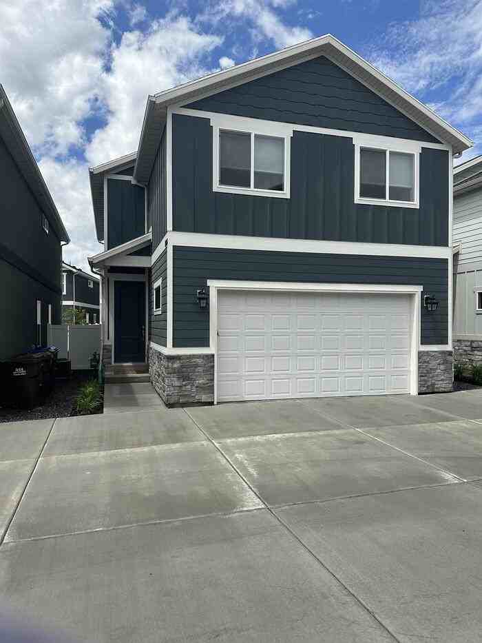 8703 N Riviera Aly