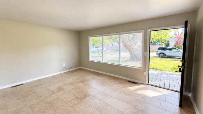 3232 Normandy Rd - Photo 5 of 12
