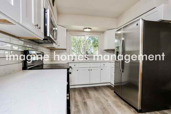 8418 Hampstead Dr - Photo 4 of 13
