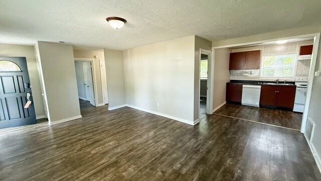 6231 Raleigh Dr - Photo 4 of 13