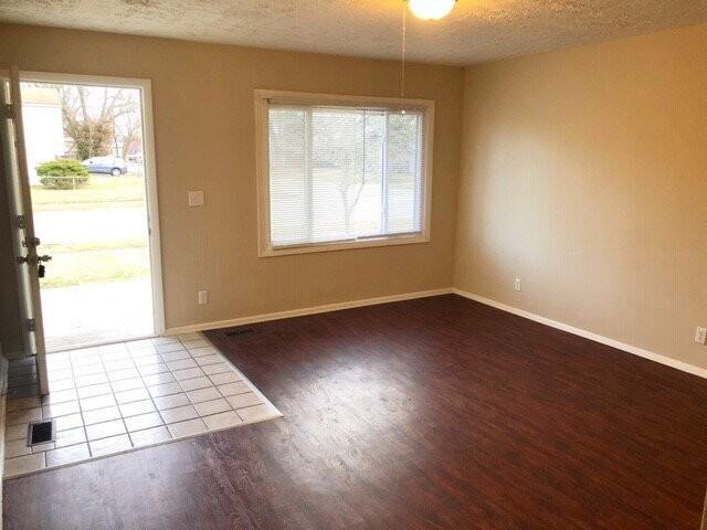 3702 N Mitchner Ave - Photo 3 of 11